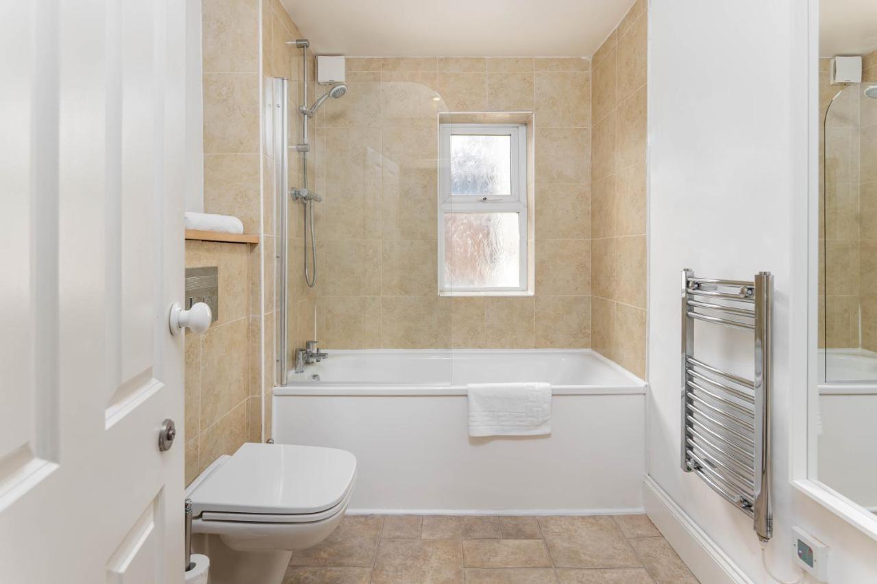 Air Host & Stay - Rockfield House - Sleeps 8 Liverpool Buitenkant foto