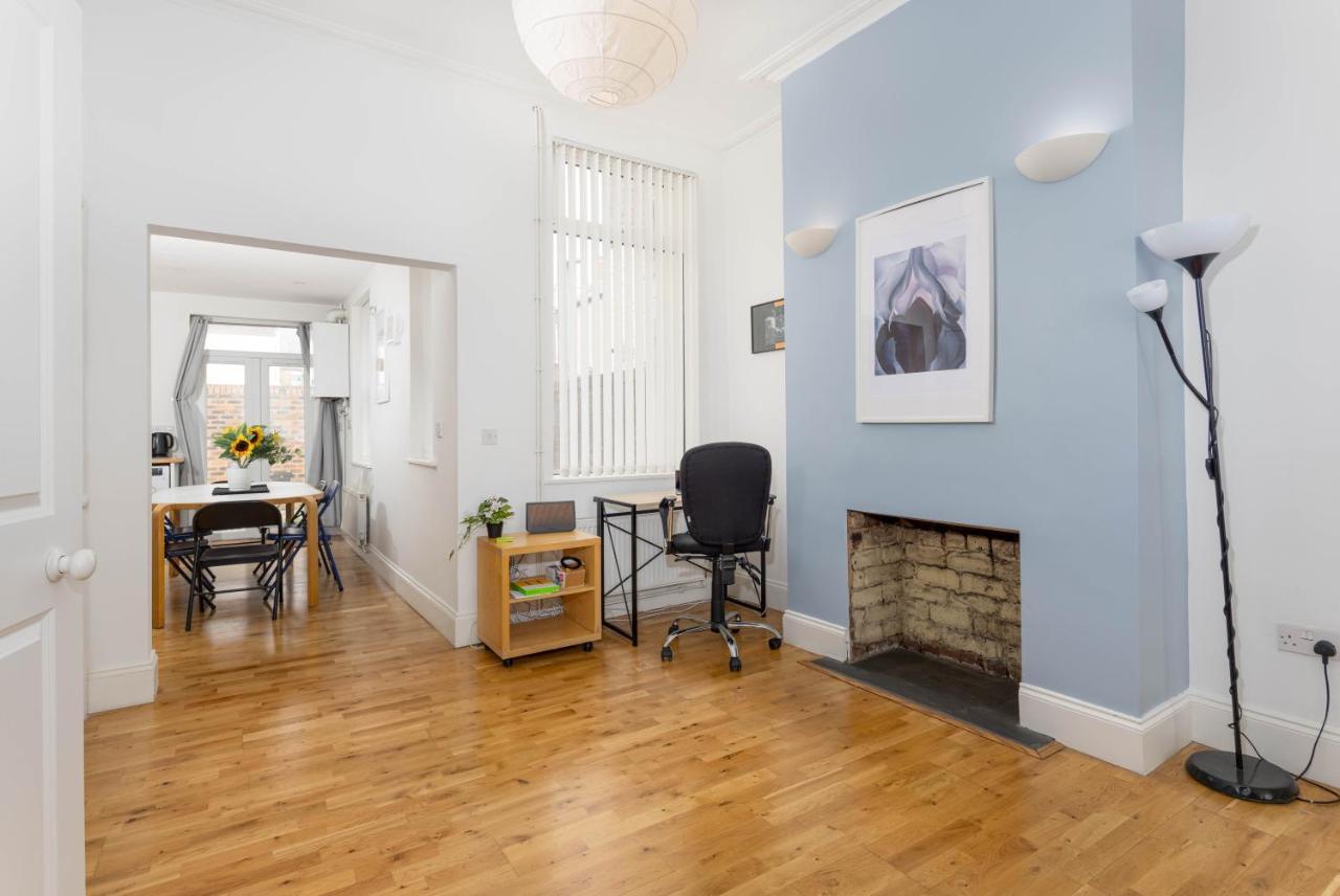 Air Host & Stay - Rockfield House - Sleeps 8 Liverpool Buitenkant foto