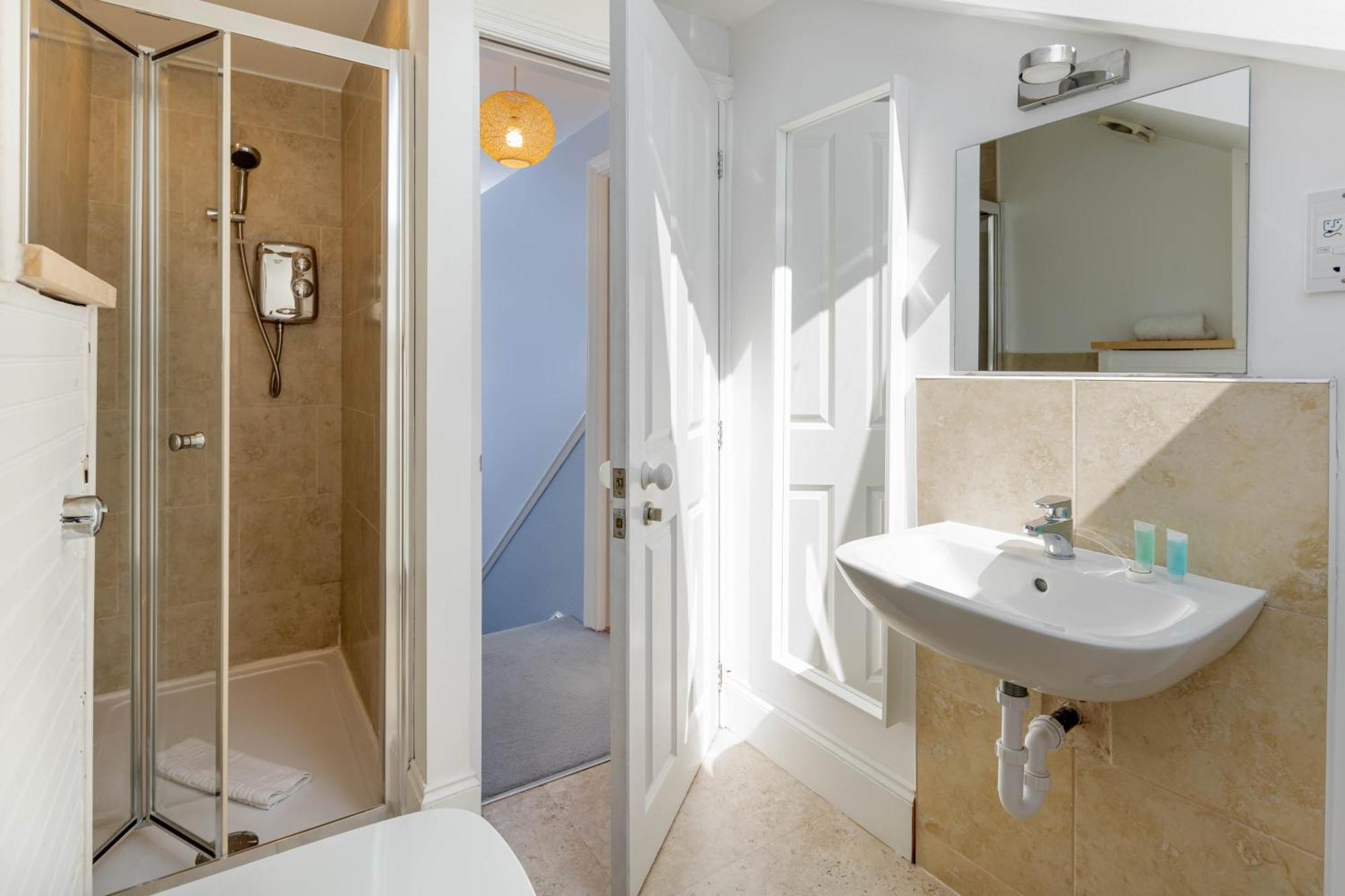 Air Host & Stay - Rockfield House - Sleeps 8 Liverpool Buitenkant foto